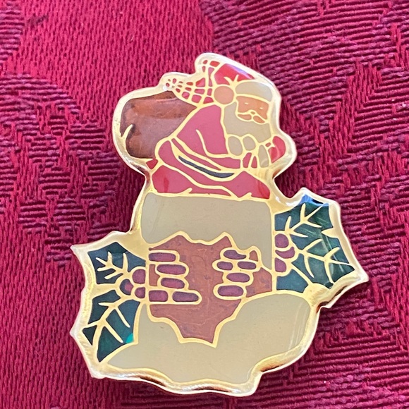 5/$10❤️❤️❤️Vintage 70s Festive Santa Claus Enamel Pin - Picture 1 of 5